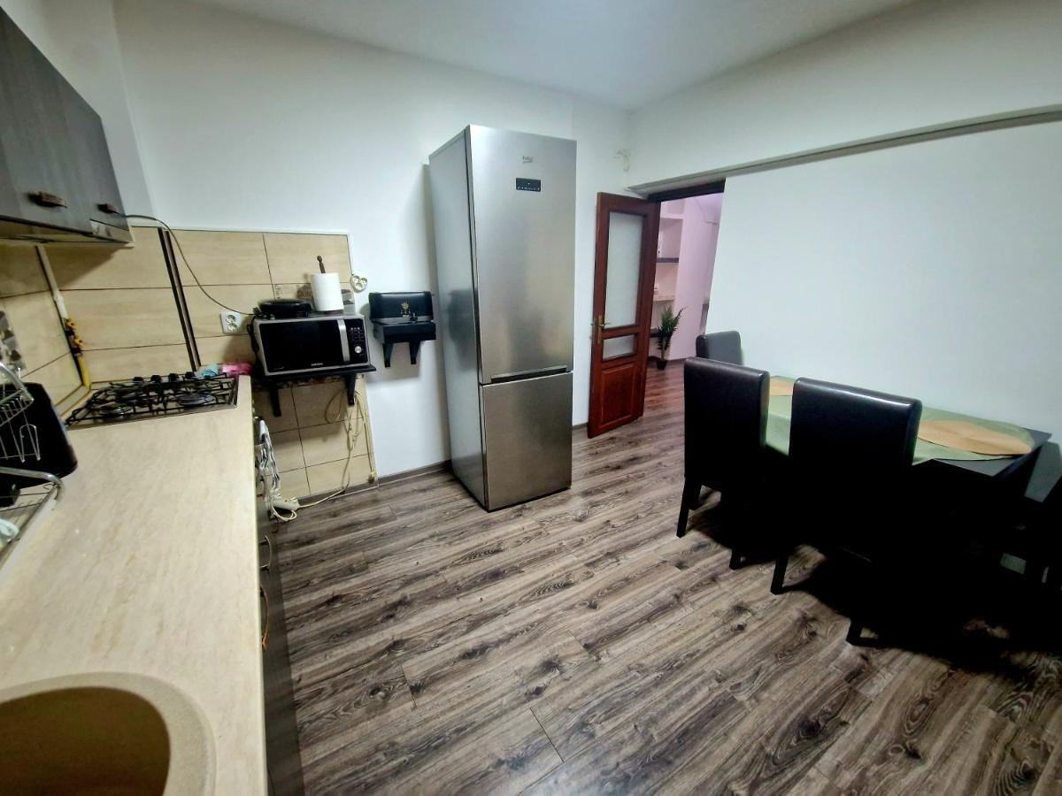 Cozy Appartment In The Center Targoviste Ngoại thất bức ảnh
