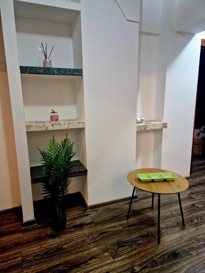 Cozy Appartment In The Center Targoviste Ngoại thất bức ảnh