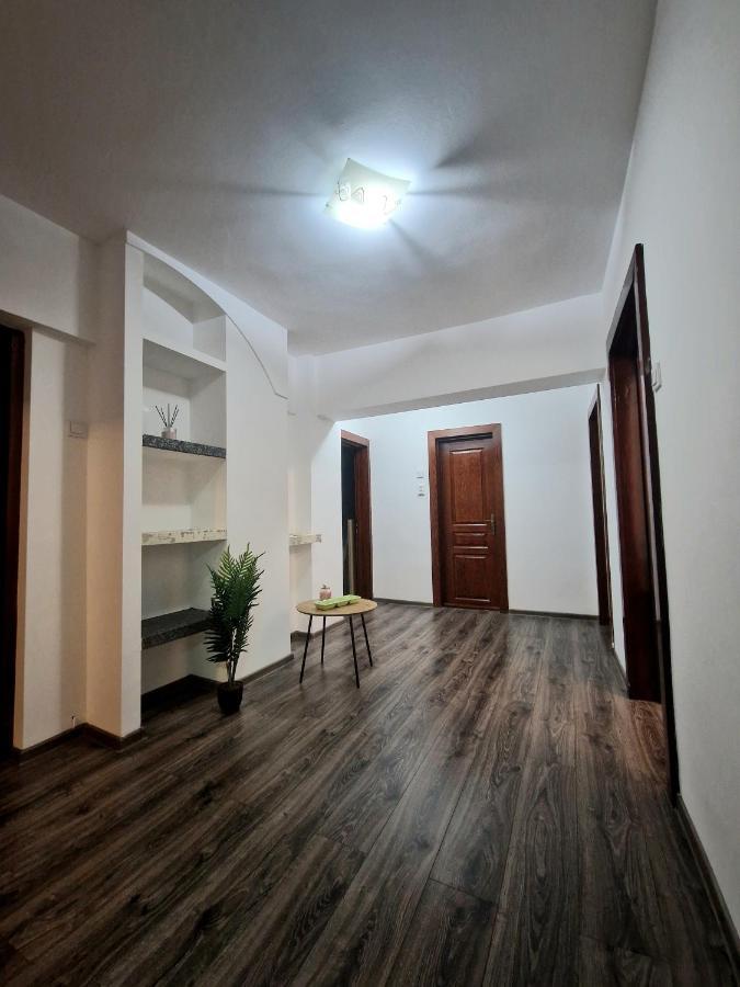 Cozy Appartment In The Center Targoviste Ngoại thất bức ảnh