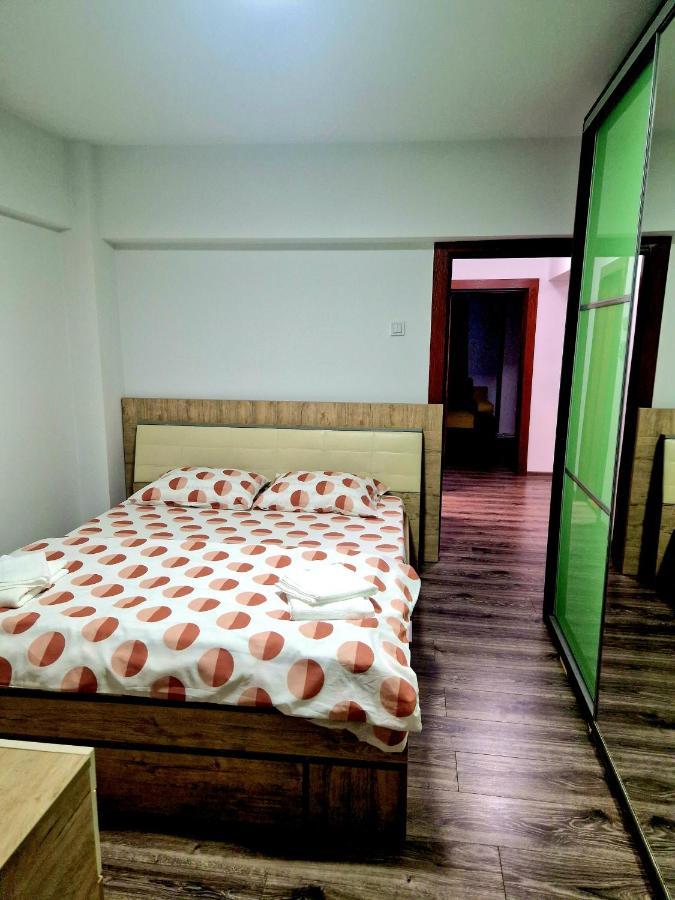 Cozy Appartment In The Center Targoviste Ngoại thất bức ảnh