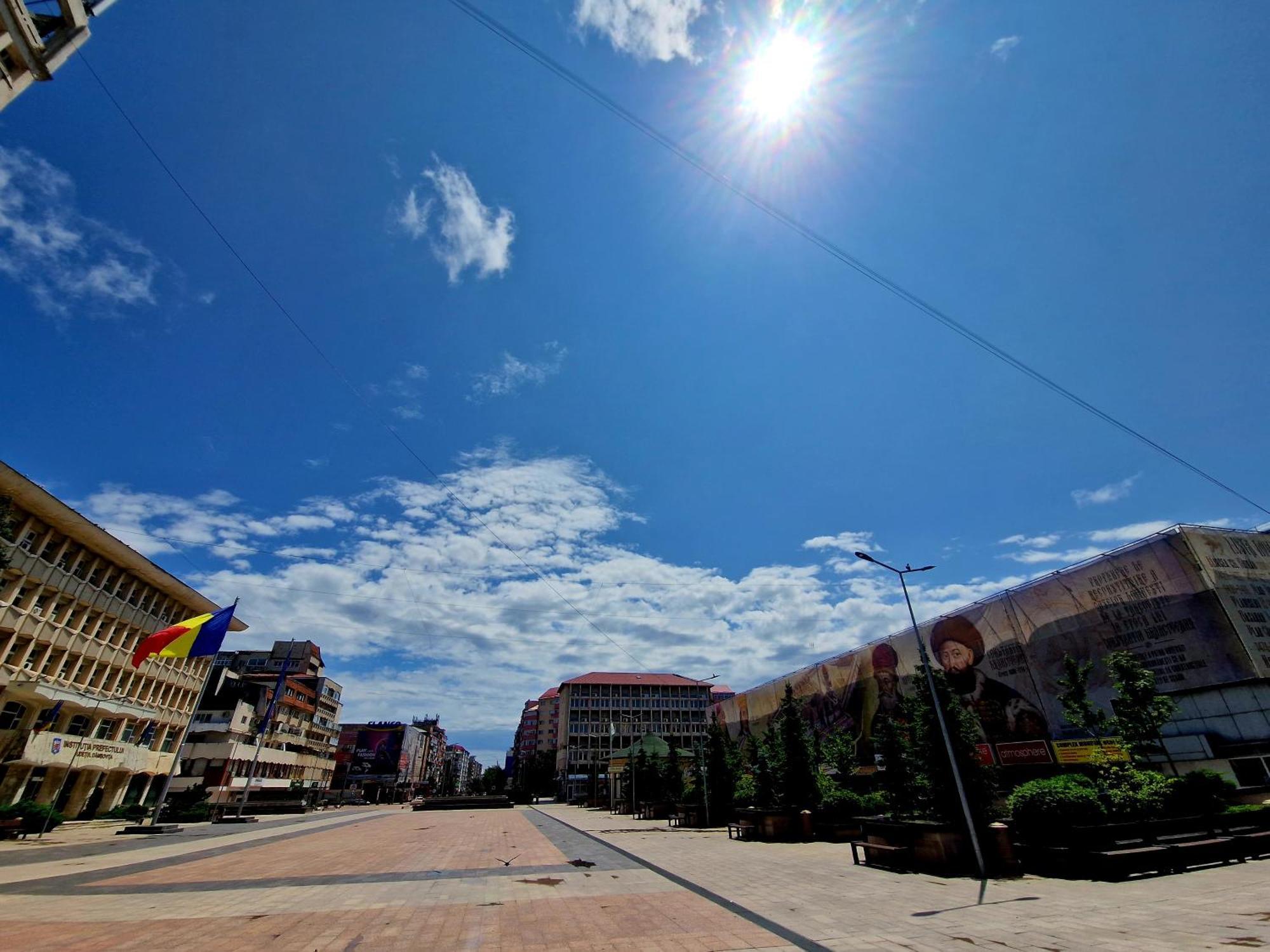 Cozy Appartment In The Center Targoviste Ngoại thất bức ảnh